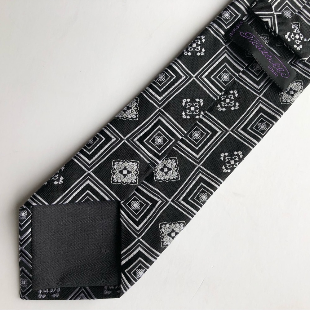 Piattelli Uomo Black and Silver 100% Silk Tile Tie - Picture 5 of 8
